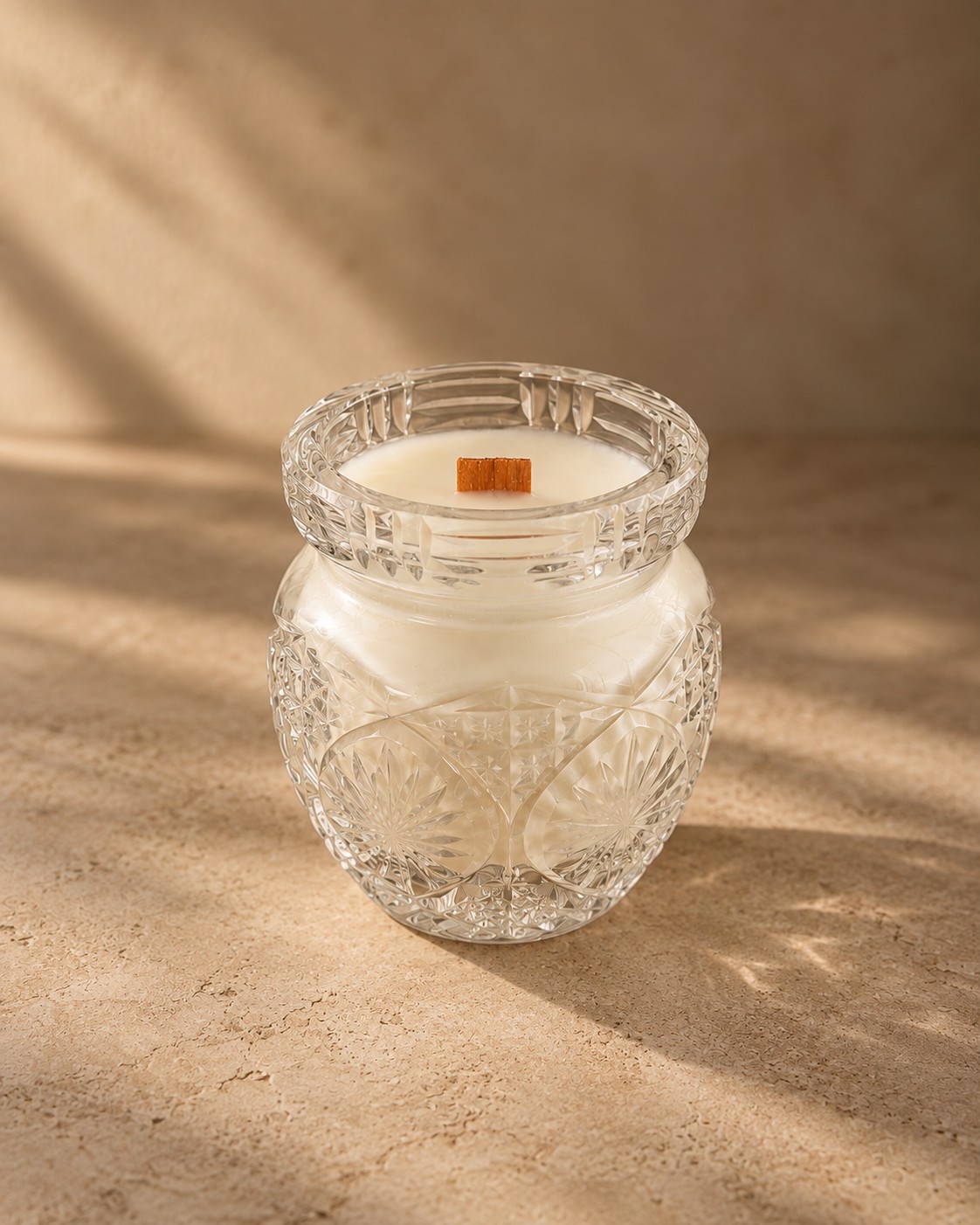 Compact cut-crystal vessel