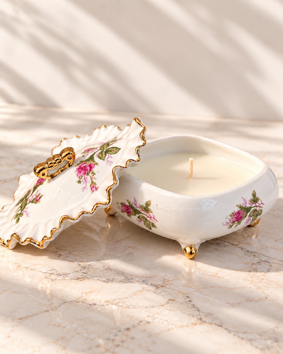 Rose-decorated porcelain box